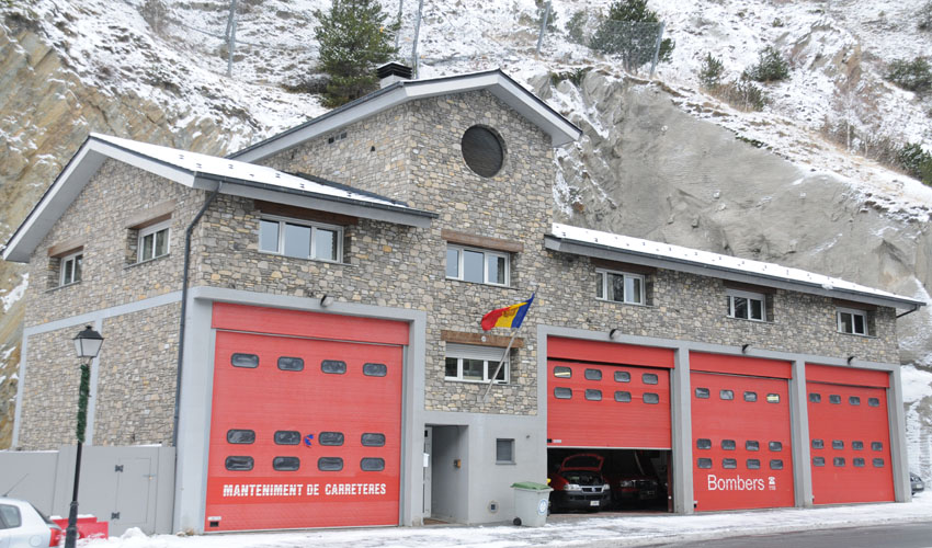 Parc Bombers Canillo (sortida vehicles) Una altra vista de l'edifici