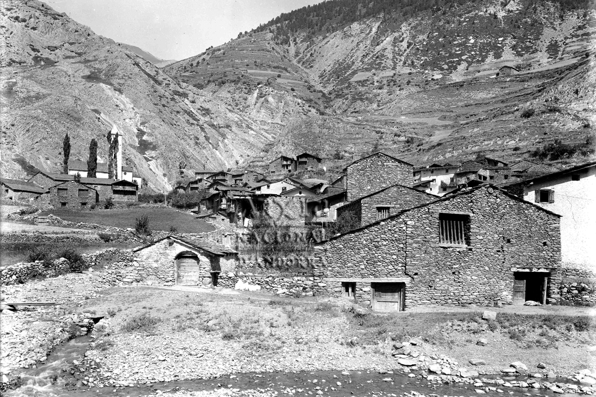 51-FBUI: Vista frontal i parcial de Canillo