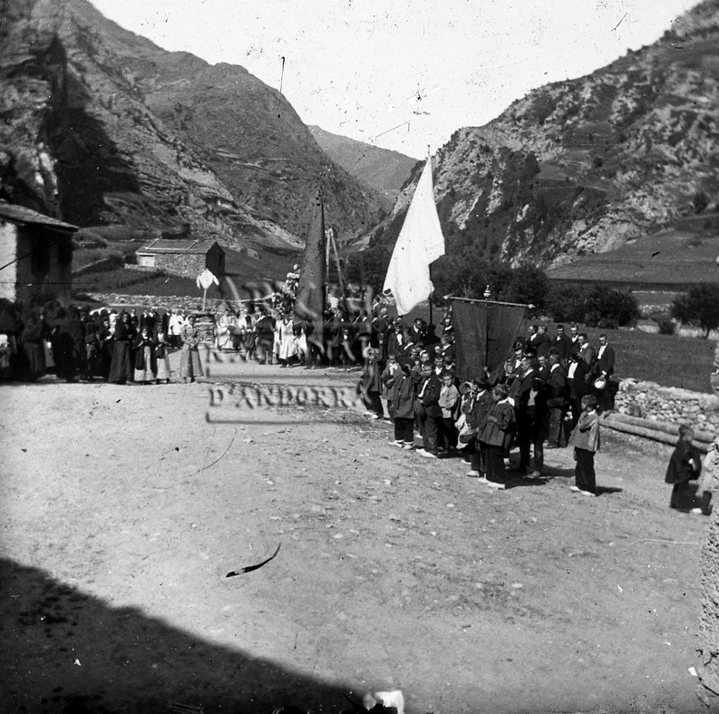 179-FBUI: Imatges de processons pels carrers de Canillo