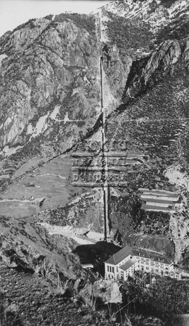 VE-08: Edifici de la central acabat i canonada de baixada del llac d’Engolasters