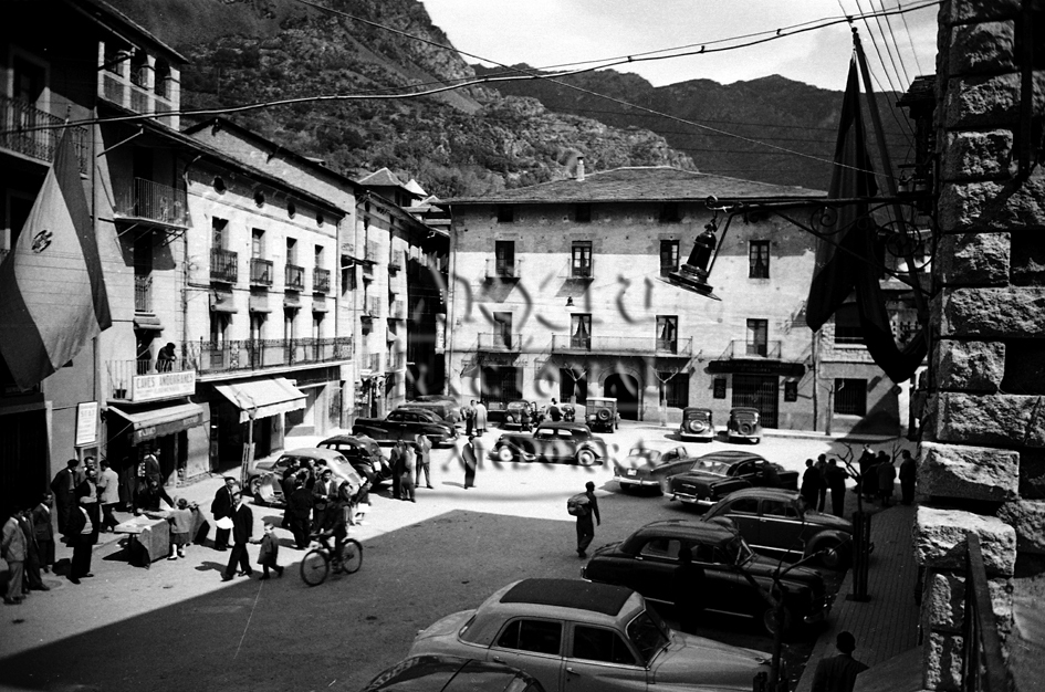 FL 065: Vista general de la plaça d’Andorra la Vella