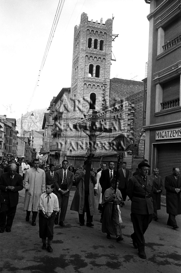 FL 214: Processó de Setmana Santa a l’avinguda Carlemany d’Escaldes-Engordany
