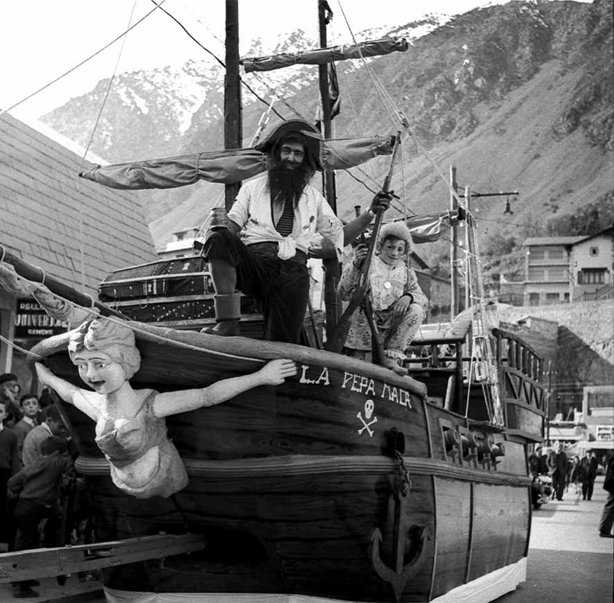 27_FAM_0376: Cavalcada de Carnaval