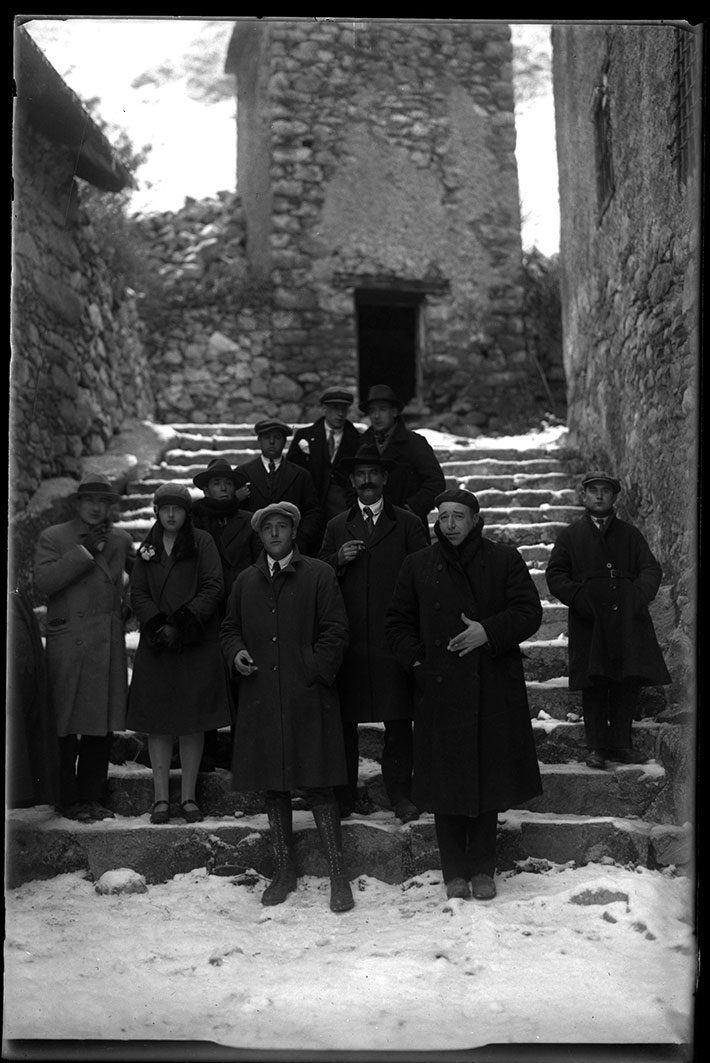 FGP_295: Foto de grup dels enginyers de Fhasa a les escales de la Casa de la Vall