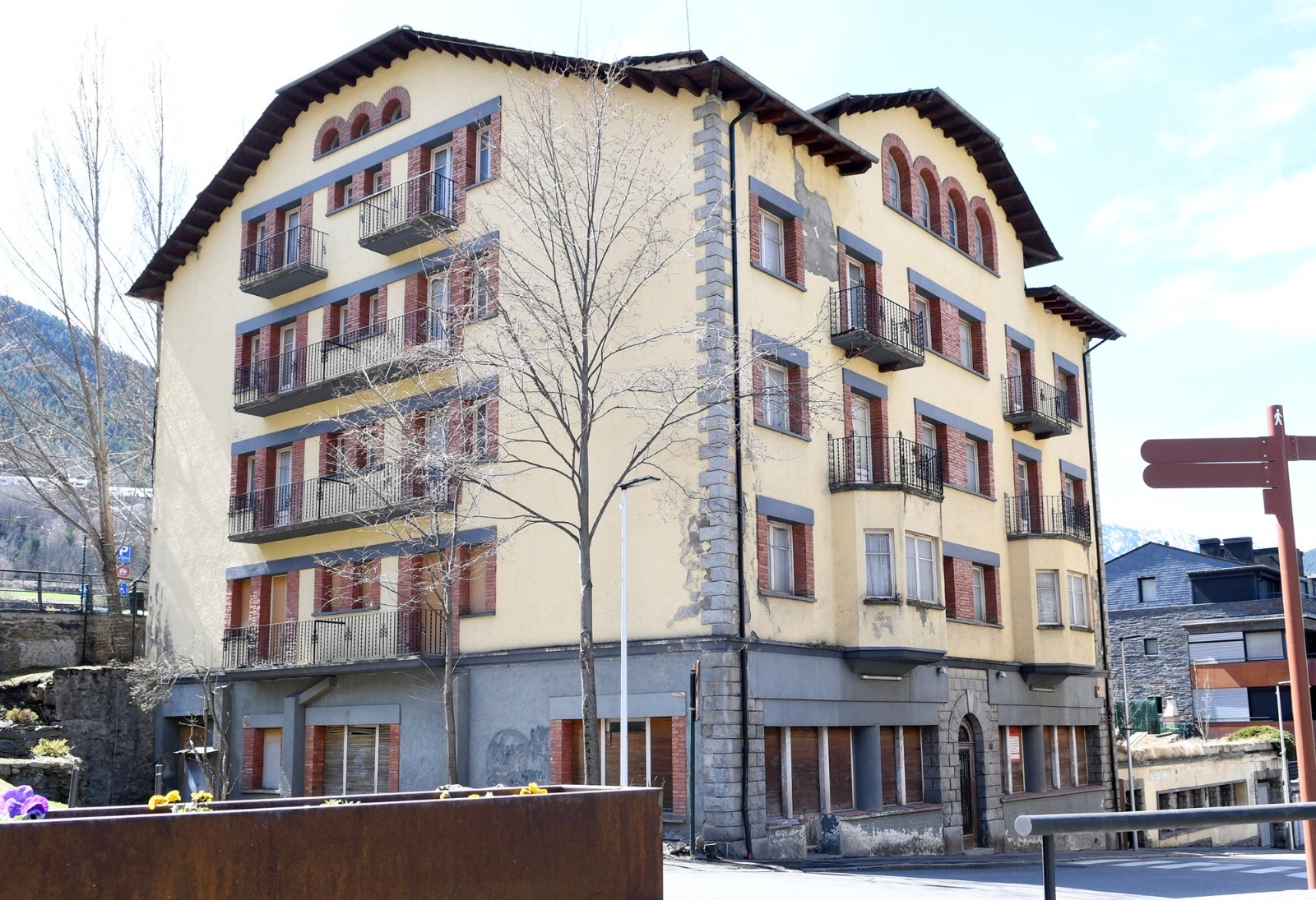 El Govern adjudica la primera fase de les obres de rehabilitació de l’antic Hotel Casamanya