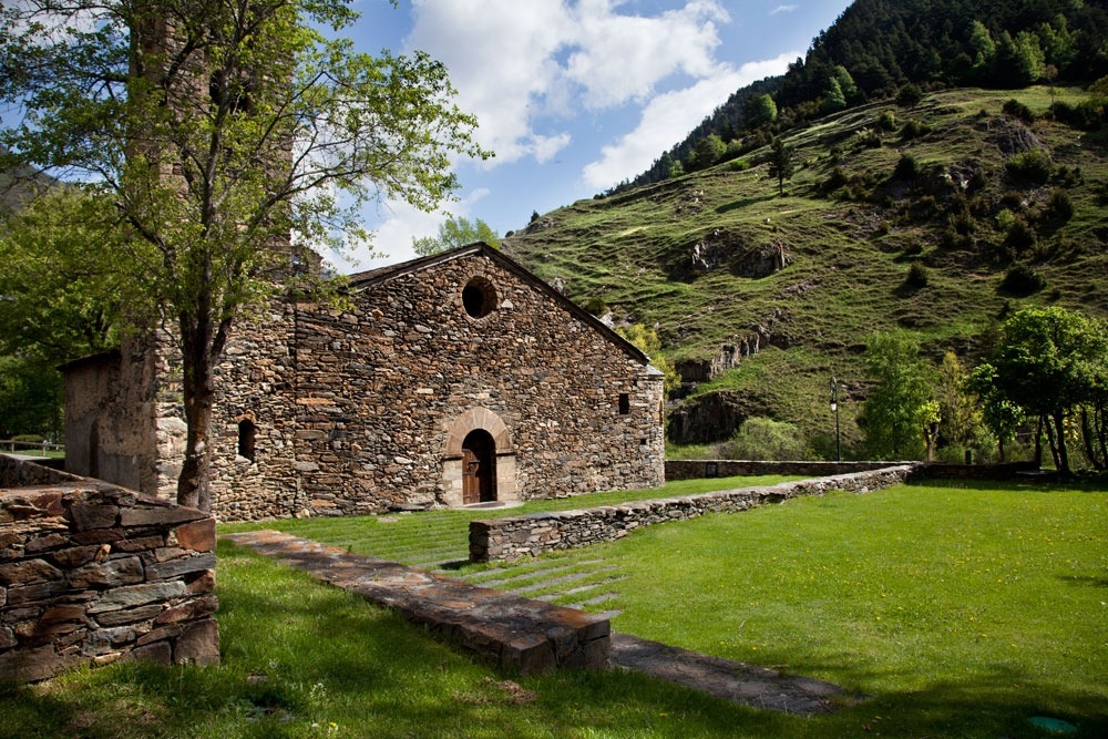 Adjudicació de la redacció del projecte de restauració i il·luminació de l’església de Sant Martí de la Cortinada