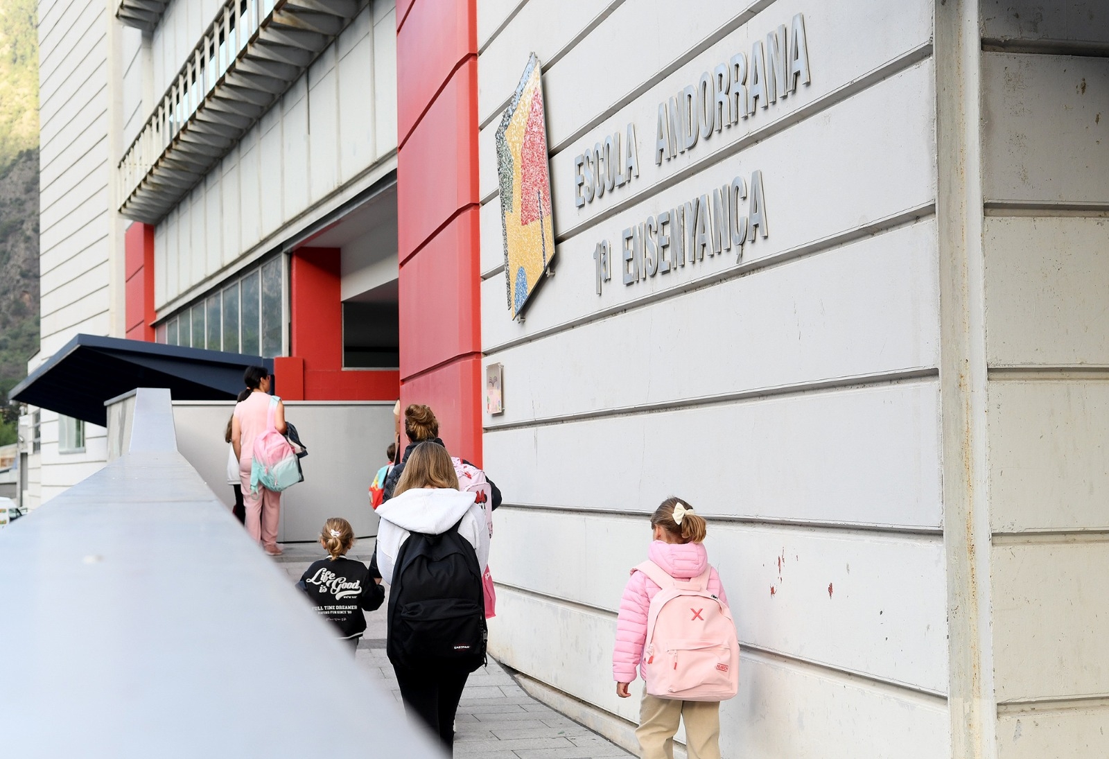 El Govern aprova un nou reglament per definir els processos existents relacionats amb l’escolarització al país