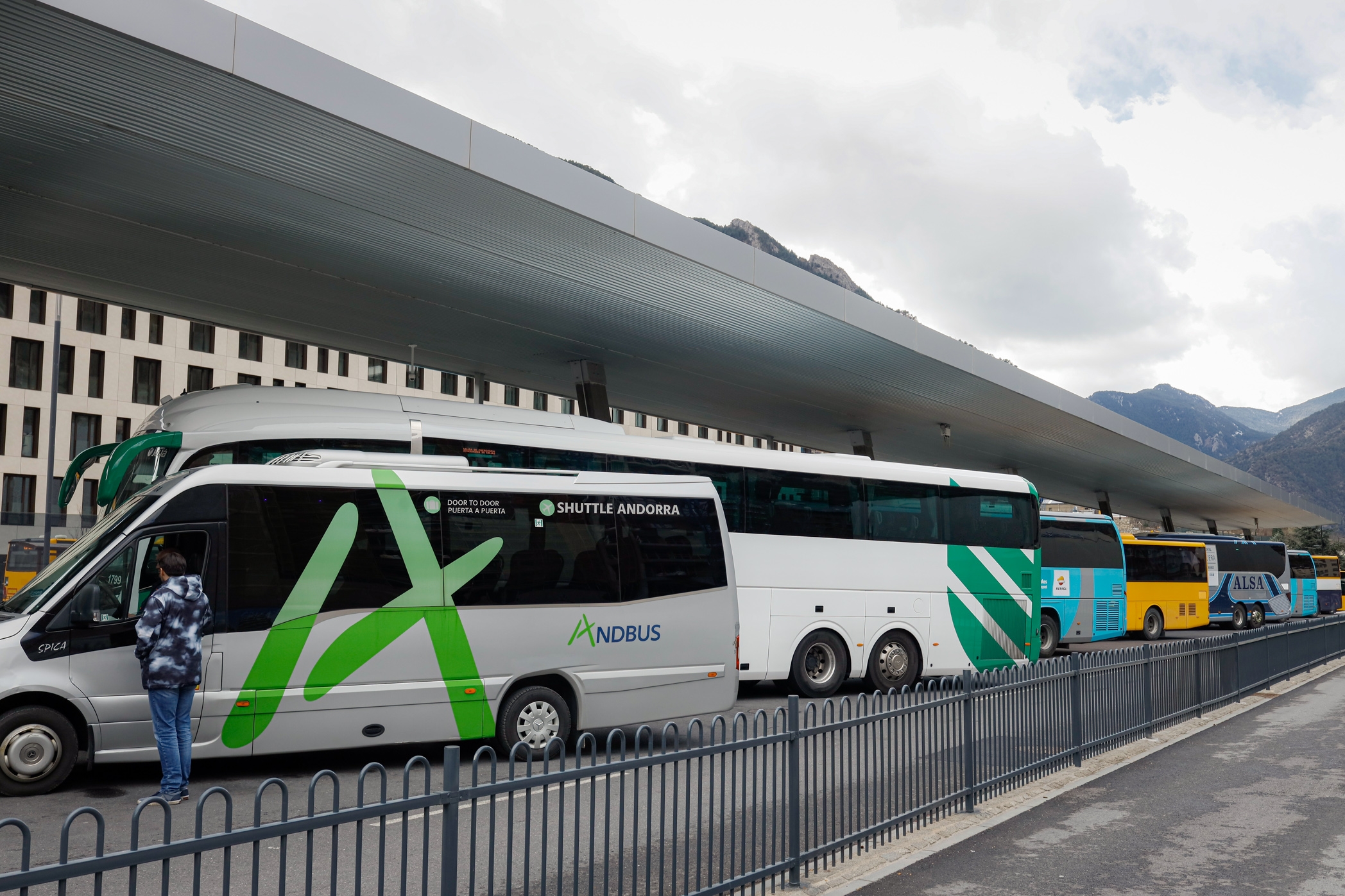 S’adjudica el servei de transport entre Andorra i Perpinyà, passant per Prada de Conflent, per als estudiants de cursos postobligatoris