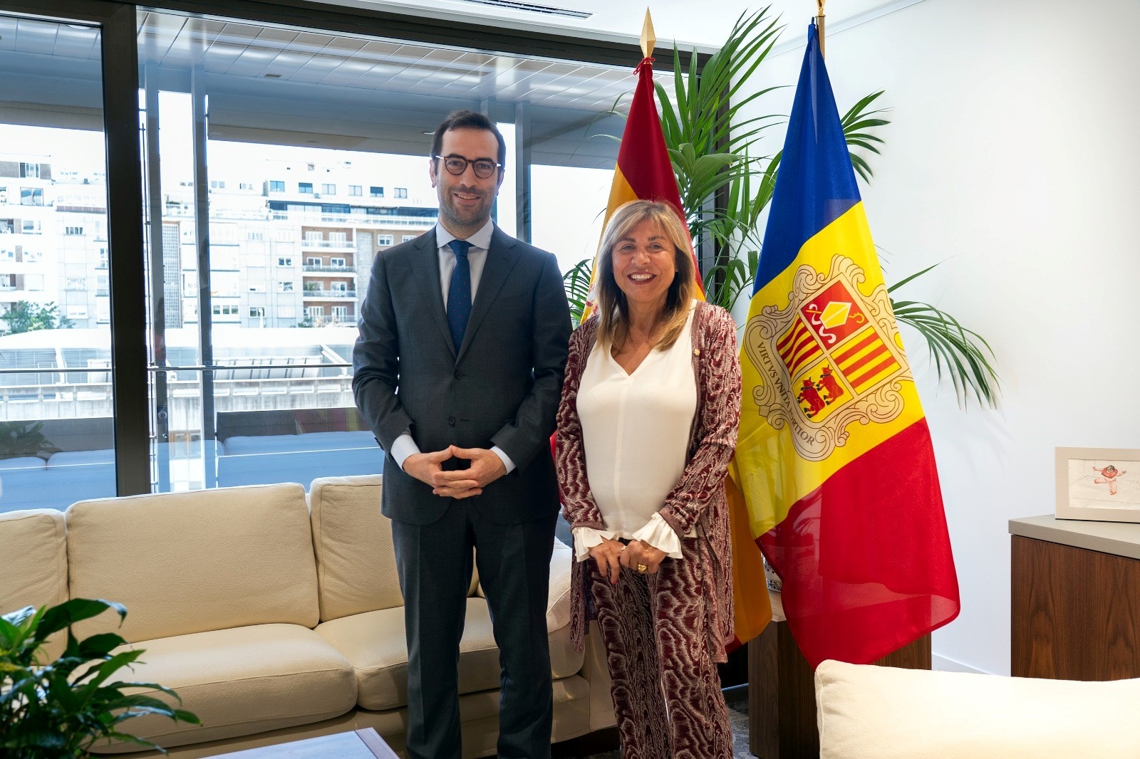 La ministra Conxita Marsol es reuneix amb el titular espanyol d’Economia, Comerç i Empresa, Carlos Cuerpo