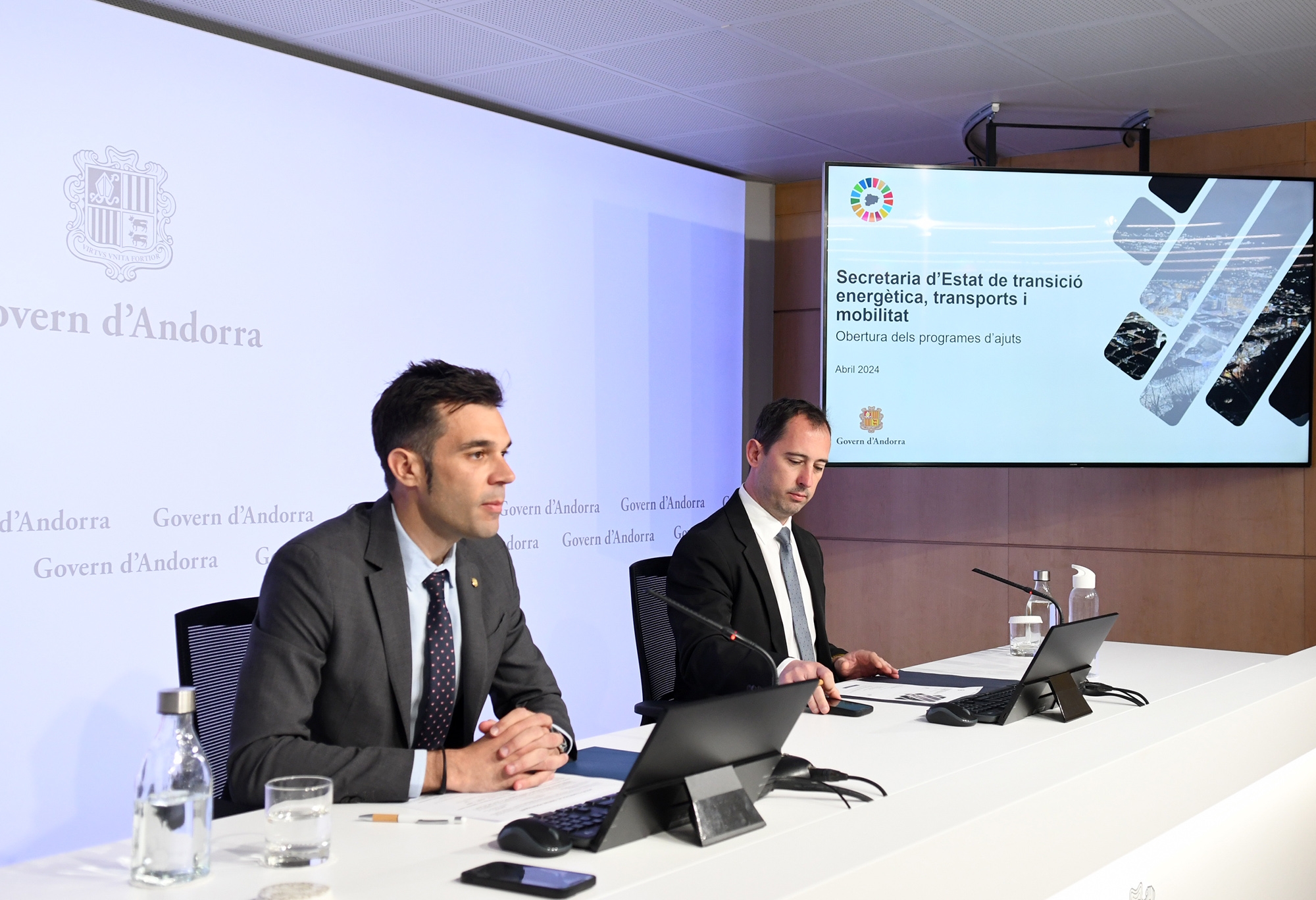 El Govern destina 2,75 milions d'euros en ajudes per a l’estalvi energètic en habitatges i per a la promoció del vehicle elèctric