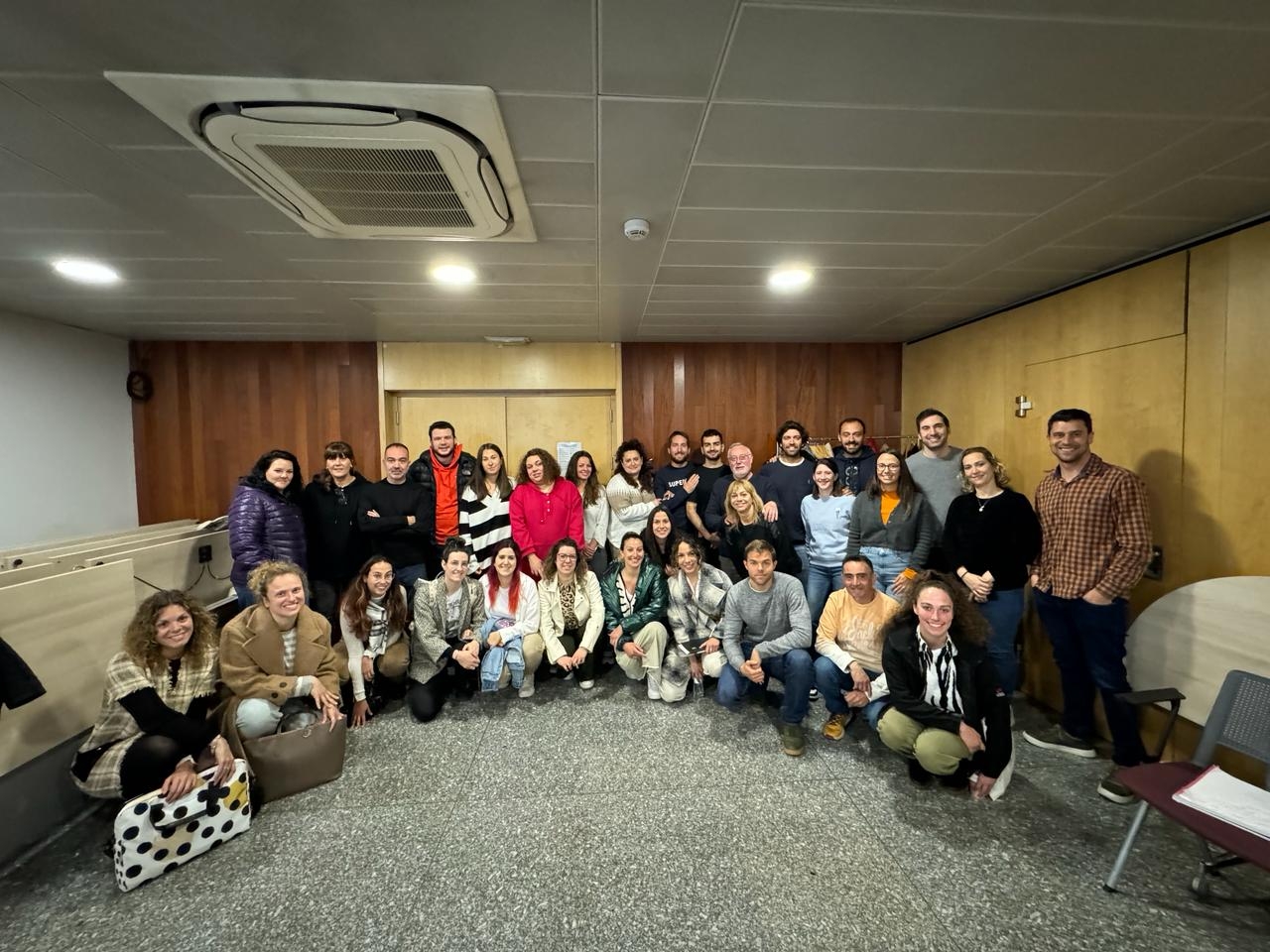 Una trentena de professionals del Govern i dels comuns es formen en prevenció i detecció d’addiccions en infants i joves