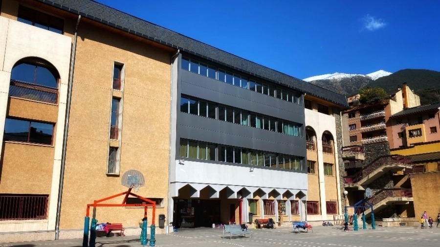 Educació treballa per garantir el servei de menjador de l’escola francesa de Sant Julià de Lòria