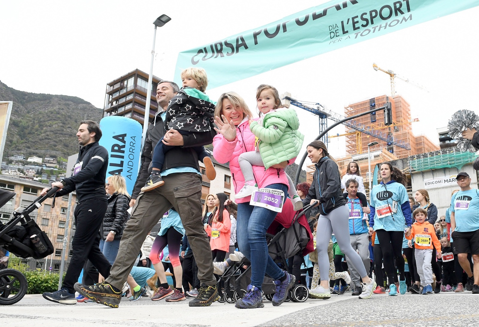 Tres mil participants prenen part de la 12a edició de la Cursa popular Illa Carlemany