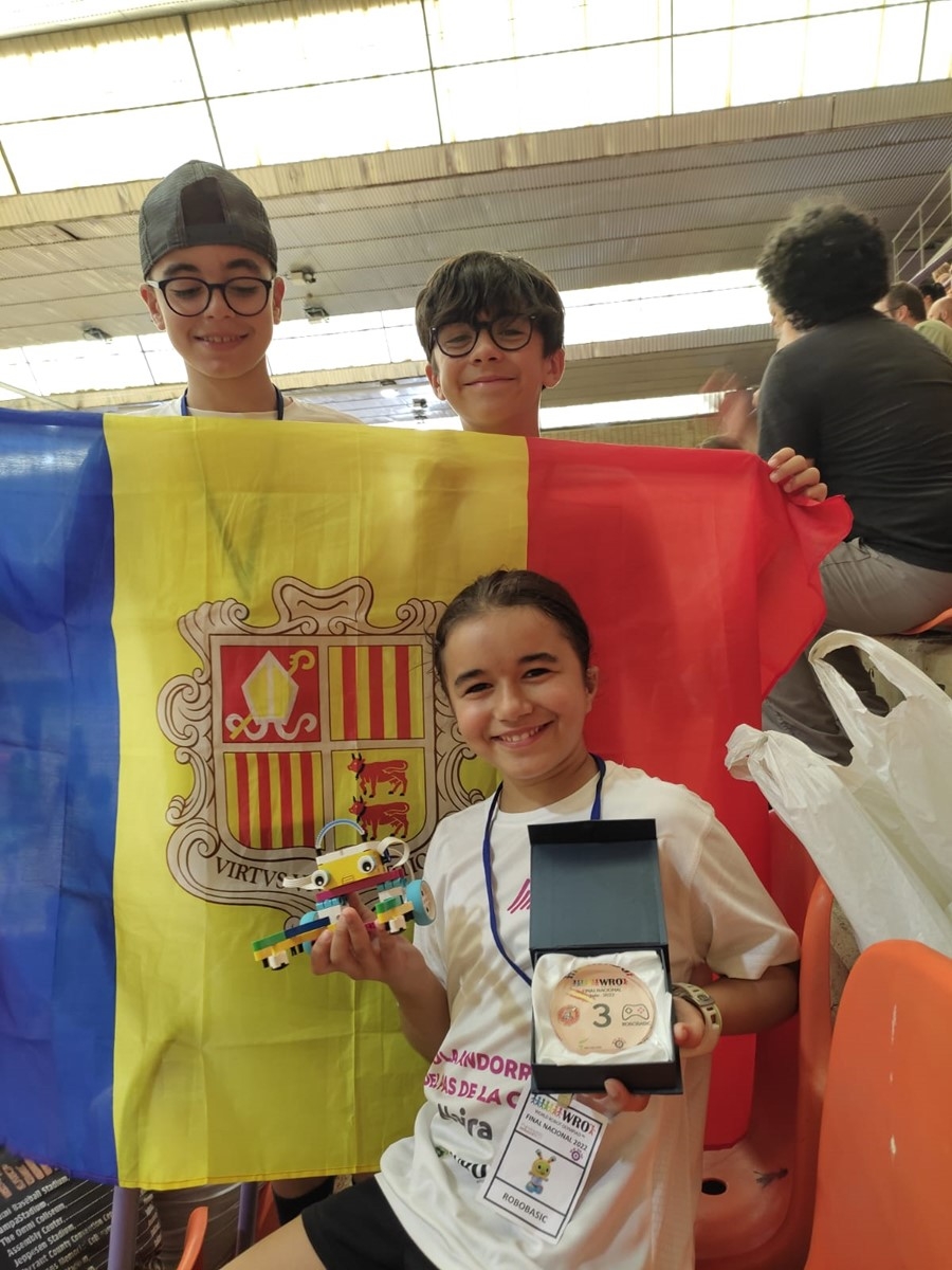 Podi per l’equip de l’escola andorrana del Pas de la Casa a la final espanyola de la WRO