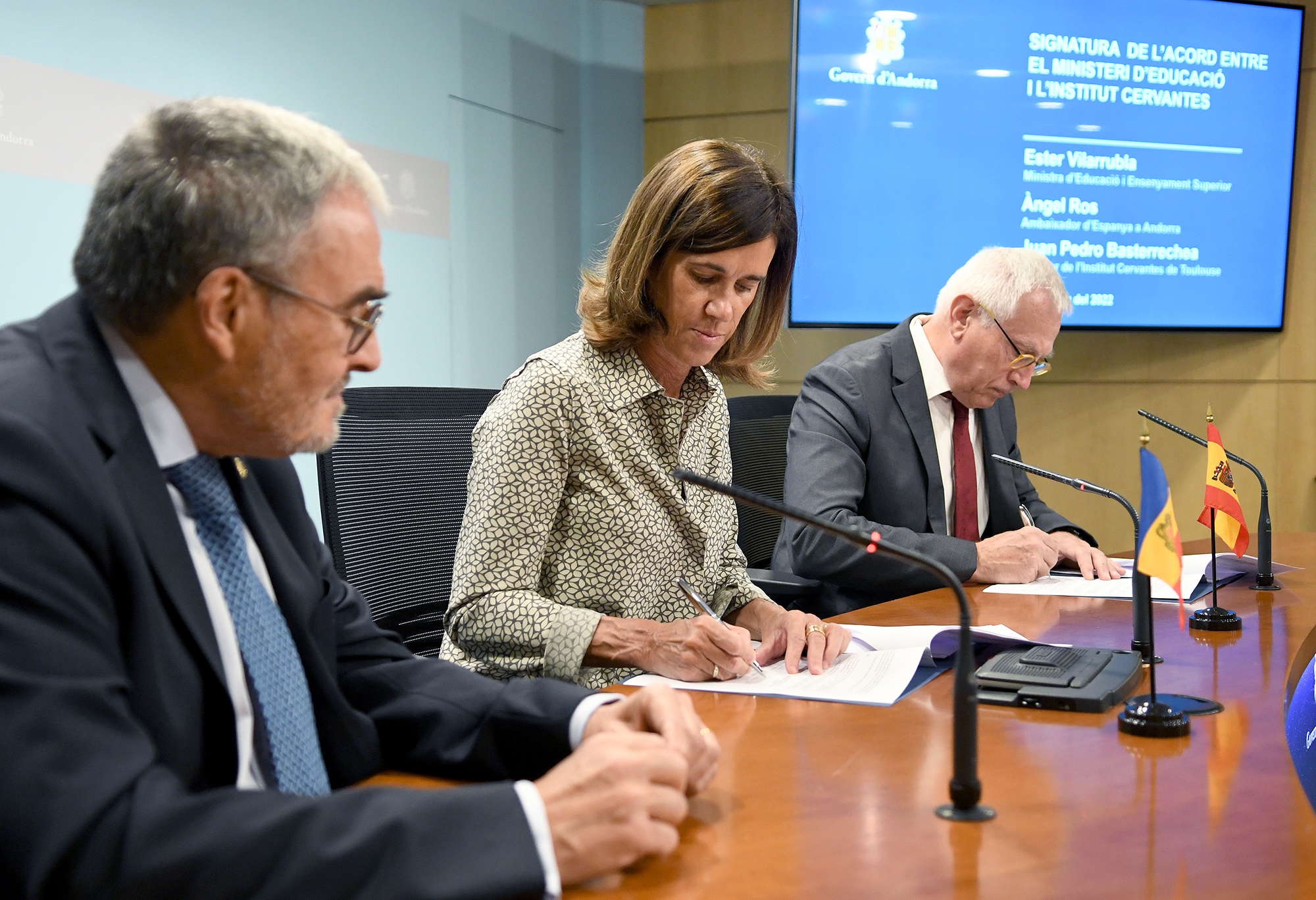 Educació i l’Institut Cervantes acorden que els Diplomes d’espanyol com a llengua estrangera s’ofereixin a tots els sistemes educatius