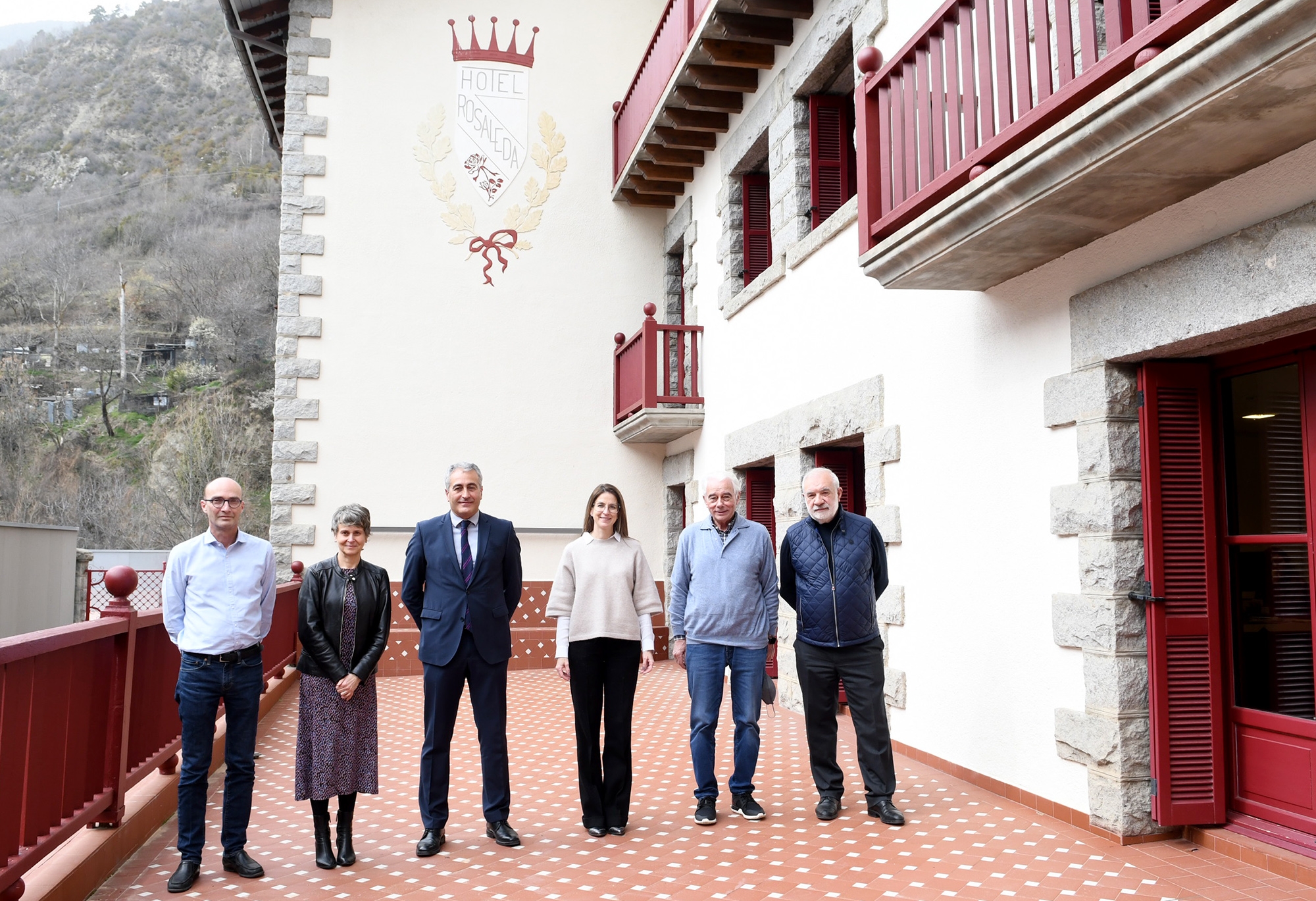 Sílvia Riva es reuneix amb els antics ministres de Cultura per lliurar-los el Llibre blanc de la cultura