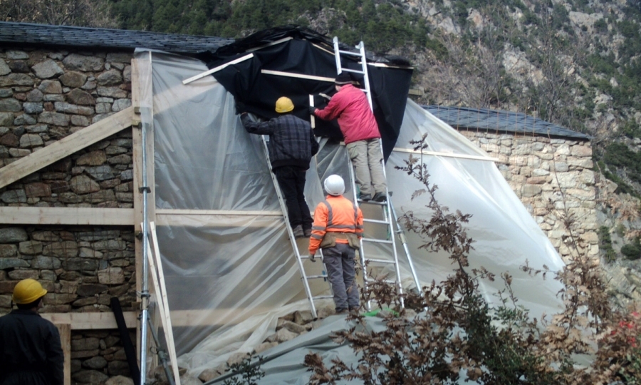 La reconstrucció del campanar de Sant Vicenç d’Enclar segueix amb la segona fase d’actuació