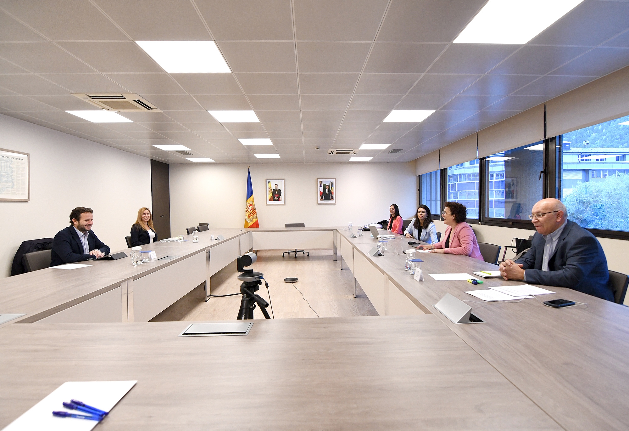La ministra Judith Pallarés es reuneix a Andorra amb el director de relacions internacionals del Grup Social ONCE, Javier Güemes