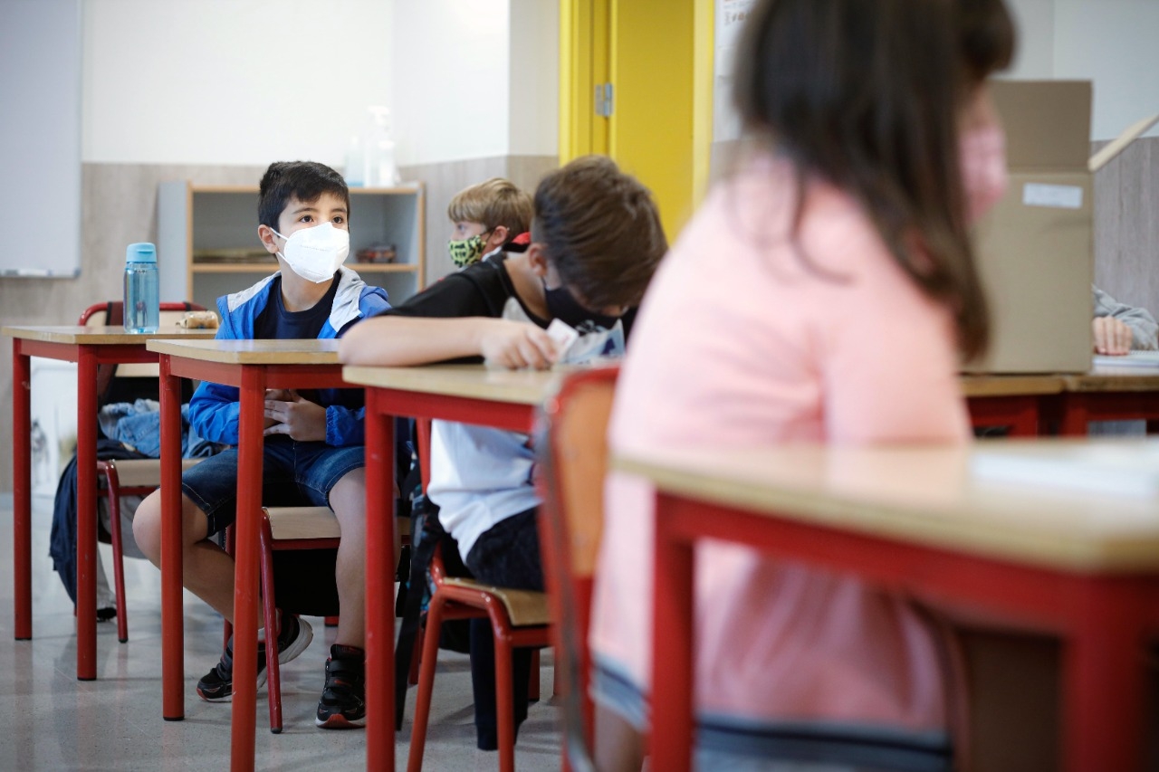 Els alumnes de maternal i primera ensenyança inicien el curs escolar 2021-2022