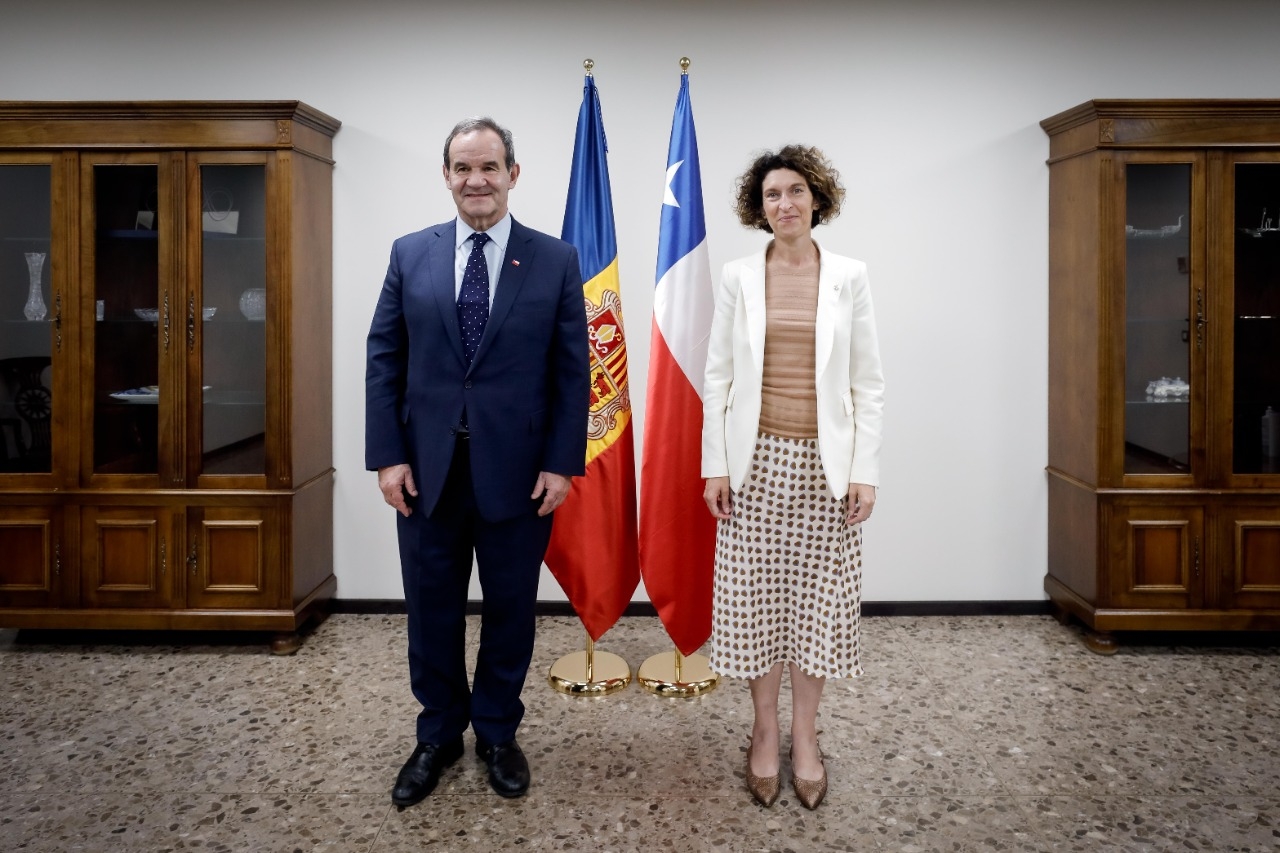 La ministra Maria Ubach es reuneix a Andorra amb el ministre de Relacions Exteriors de Xile, Andrés Allamand