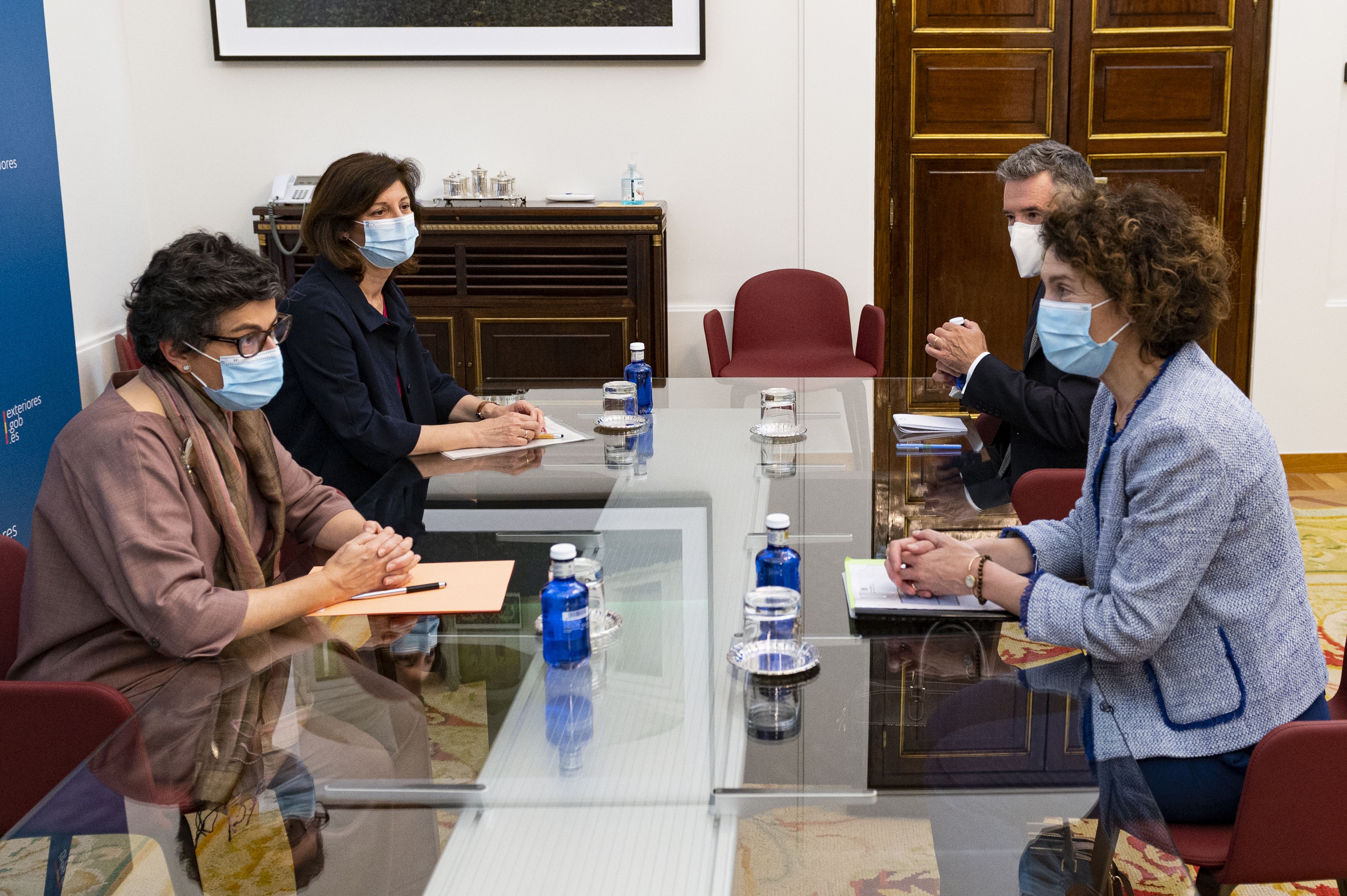Maria Ubach es troba amb la ministra espanyola d’Afers Exteriors, Unió Europea i Cooperació, Arancha González Laya, per tractar les relacions bilaterals