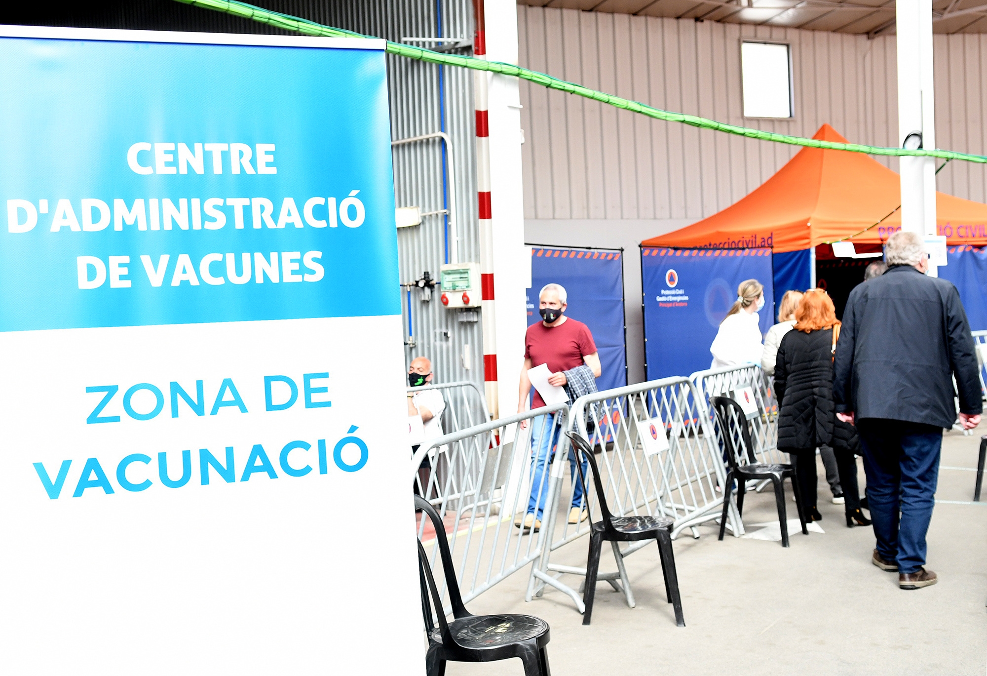 Comença l’administració de les noves dosis de la vacuna provinents de COVAX