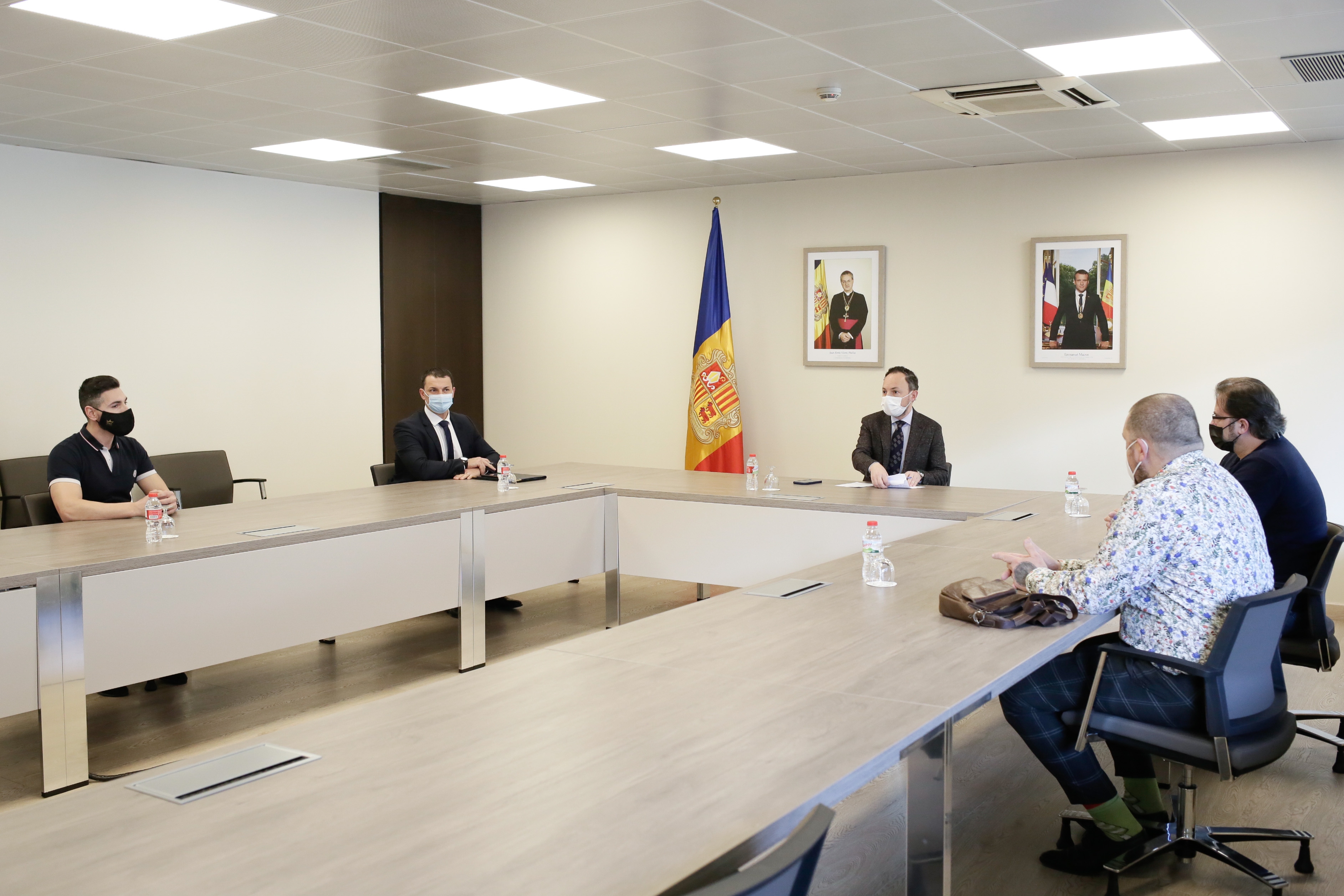 Espot i Gallardo es reuneixen amb els representants del sector de la restauració, dels bars i de l’oci nocturn