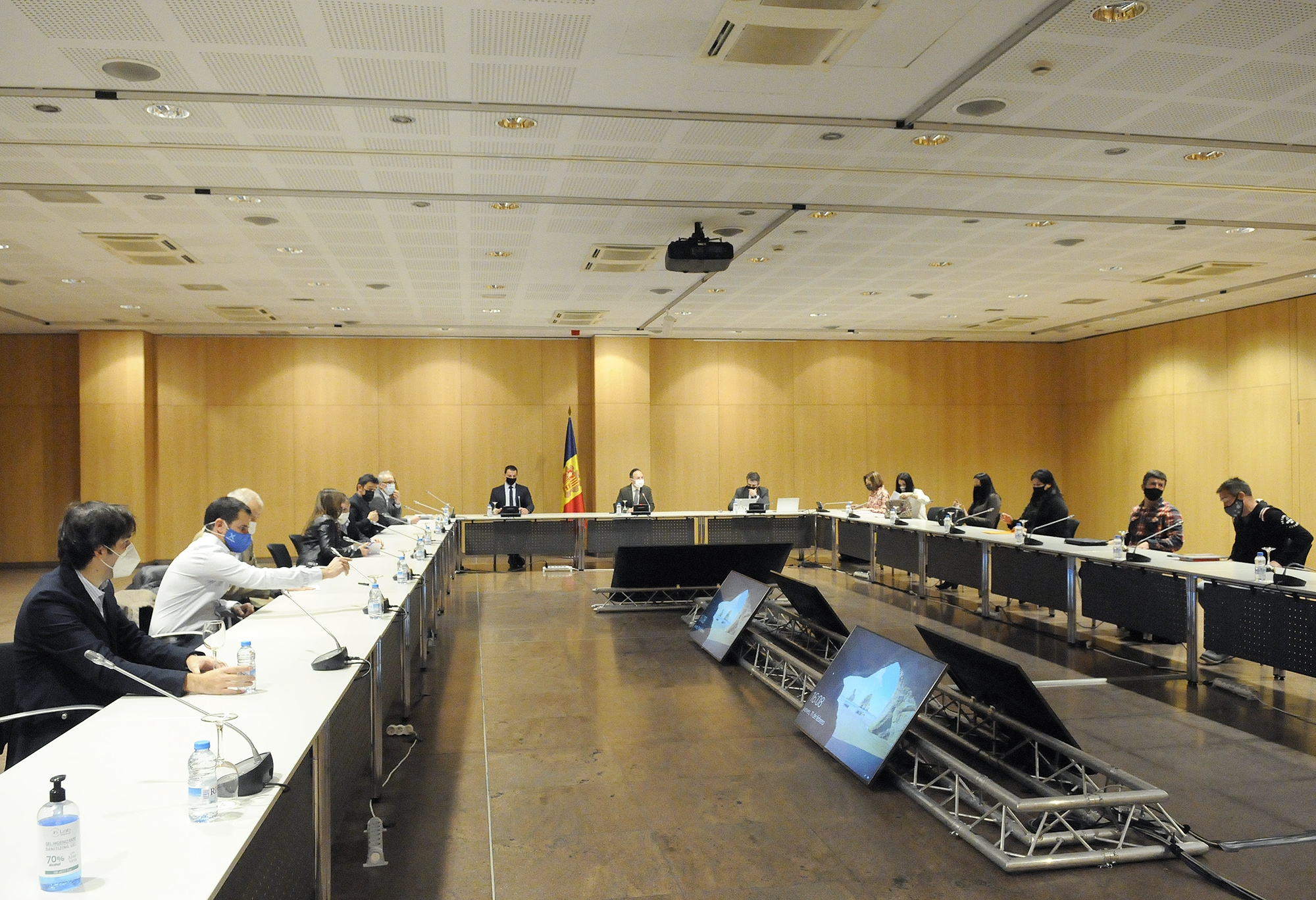 El Govern es reuneix amb els representants del sector de la neu per avaluar la situació de les estacions d’esquí i camps de neu en el marc de la pandèmia de la COVID-19