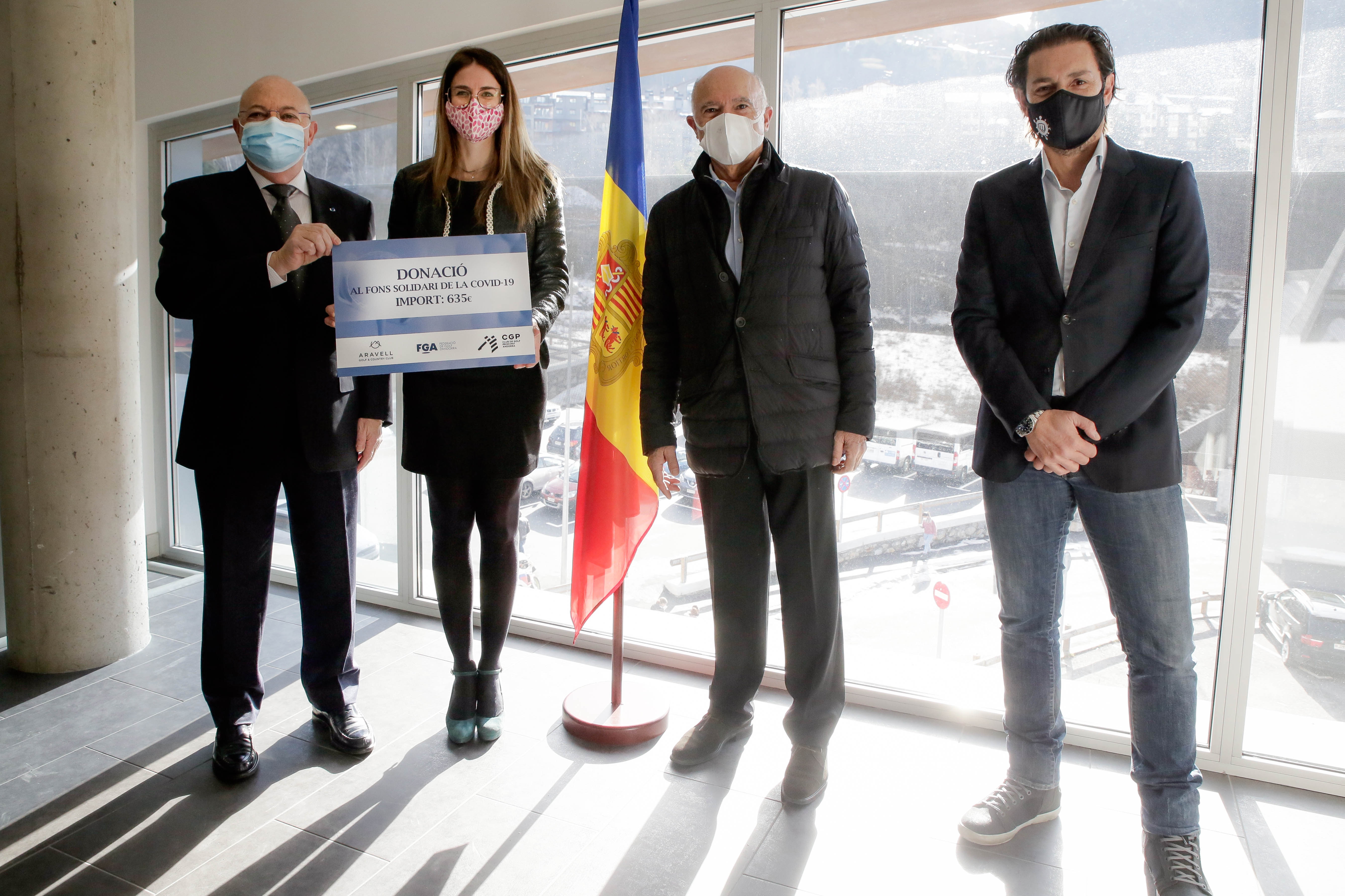La Federació de Golf i dos clubs del país fan entrega d’un donatiu que anirà destinat al fons per pal·liar la situació provocada per la COVID-19