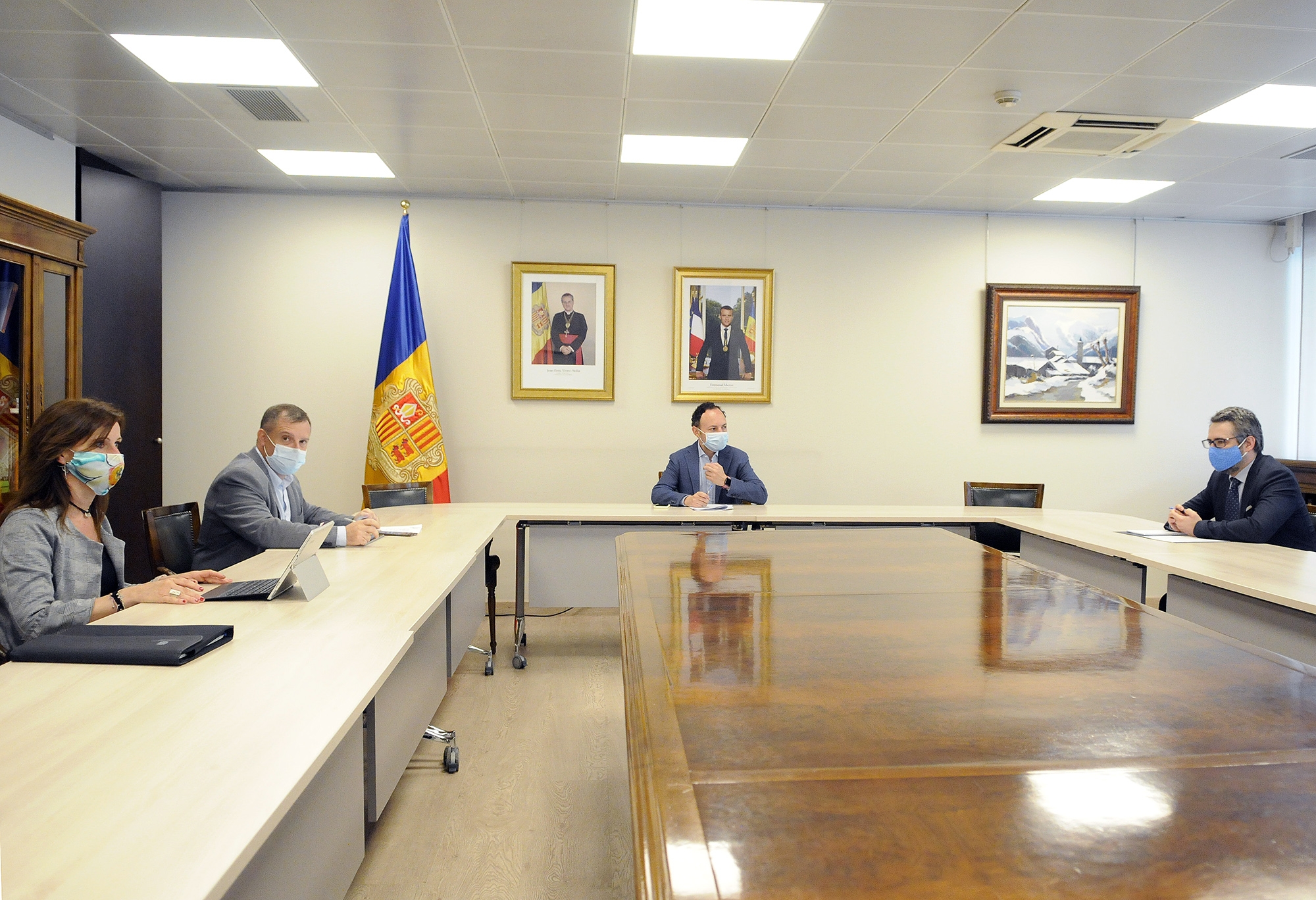 Espot i Jover es reuneixen amb els cònsols de Sant Julià de Lòria i Escaldes-Engordany per tractar la contribució dels comuns a les mesures per pal·liar els efectes de la COVID-19