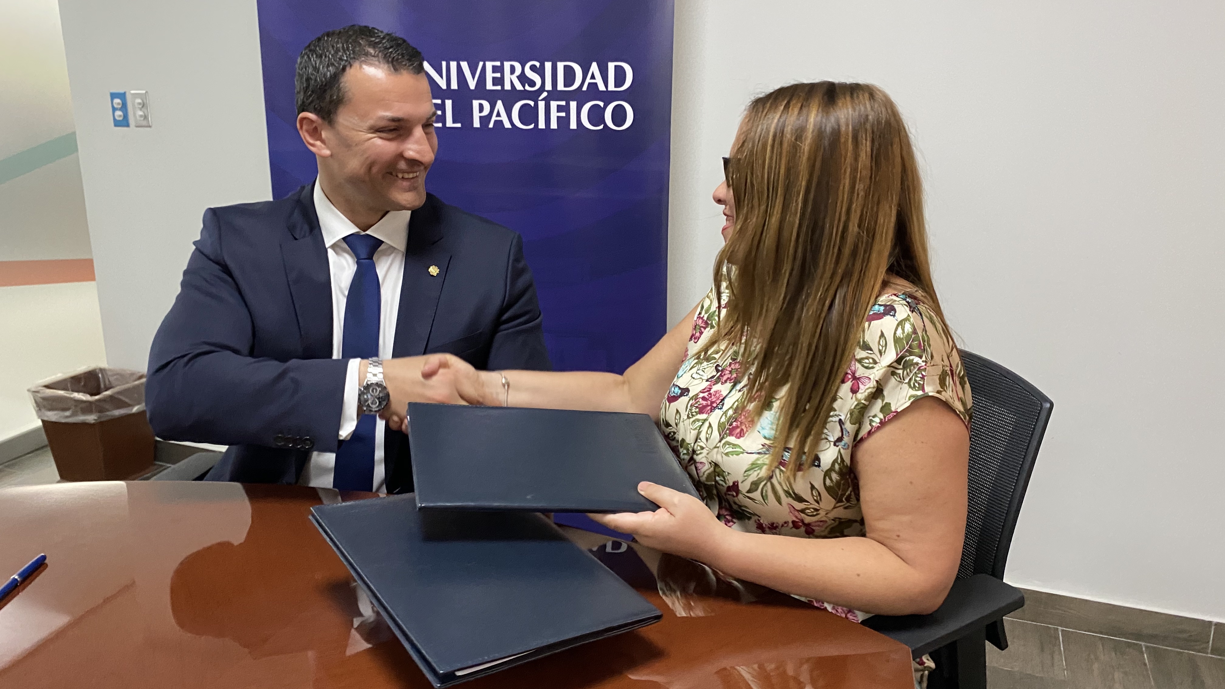 El ministre Gallardo tanca un acord al Perú amb la Universitat del Pacífic amb avantatges per als andorrans