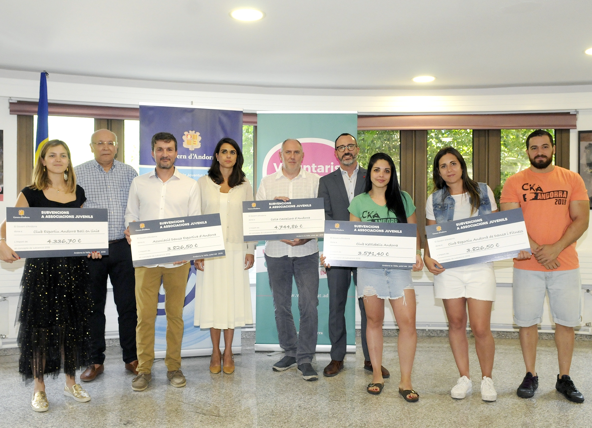 Filloy lliura els xecs de les subvencions per a les associacions juvenils i entitats que ofereixen serveis a la joventut d’aquest 2019