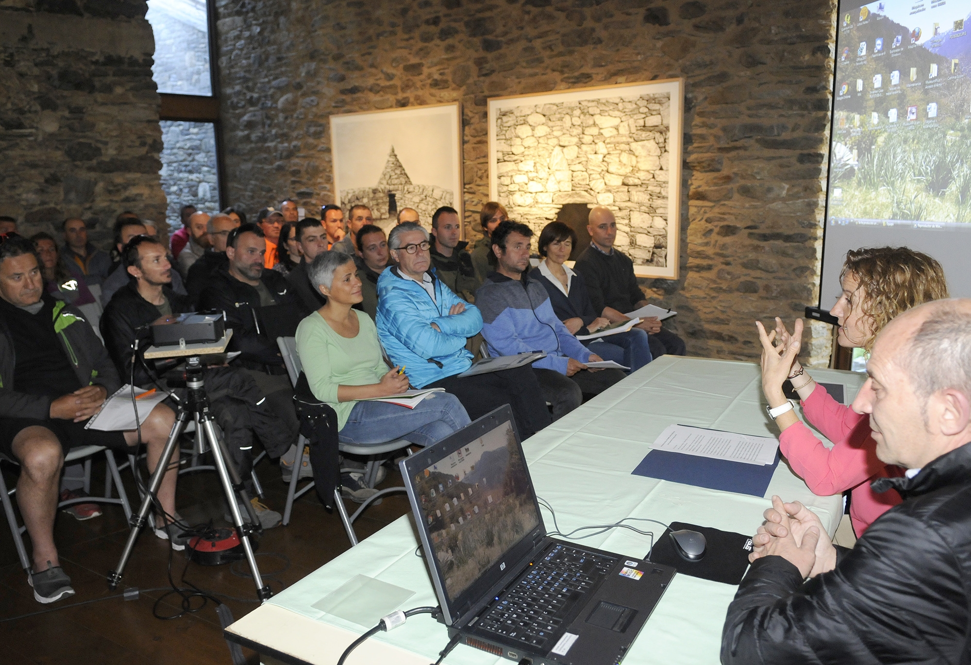 Calvó enalteix l’arquitectura de la pedra seca com un element identitari d’Andorra i un valor afegit a nivell turístic