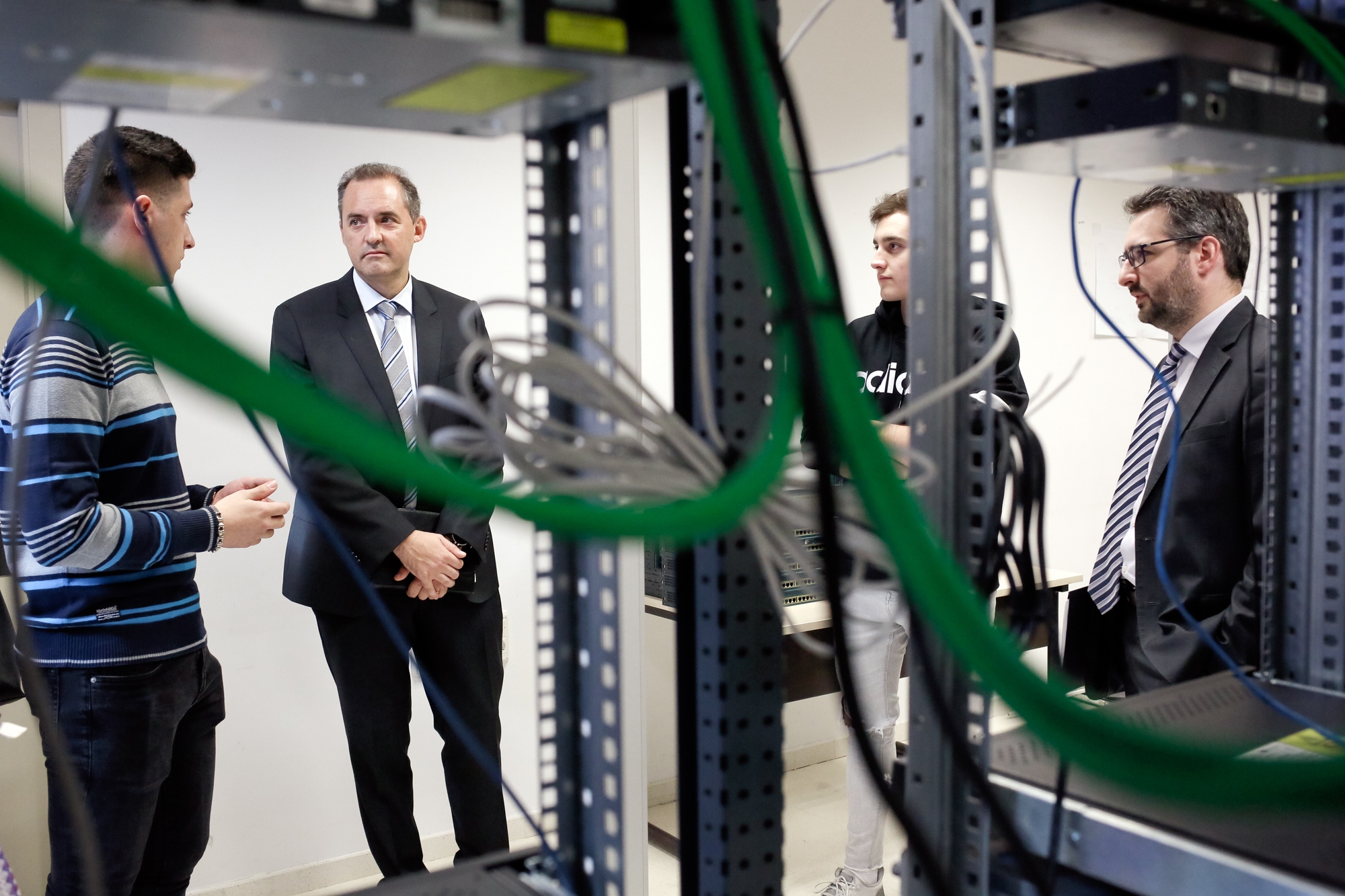 La velocitat de la xarxa de fibra òptica de les escoles es multiplica per deu